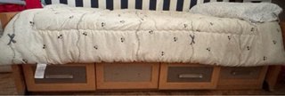 Comoda 6 mesa 3 y la cama en buen estado