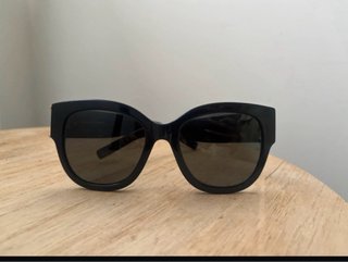 Gafas de sol Yves Saint Laurent negras