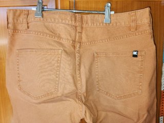 Pantalones cortos marrones marca DC