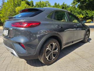 KIA XCeed Híbrido Enchufable PHEV muy Nuevoaño 202