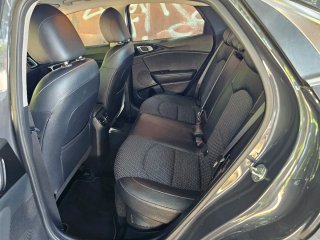 KIA XCeed Híbrido Enchufable PHEV muy Nuevoaño 202