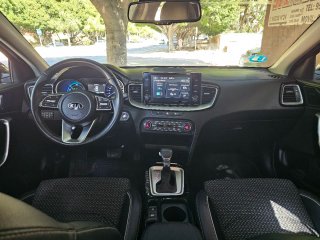 KIA XCeed Híbrido Enchufable PHEV muy Nuevoaño 202