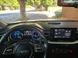 KIA XCeed Híbrido Enchufable PHEV muy Nuevoaño 202