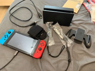 Nintendo Switch con 4 giochi e accessori
