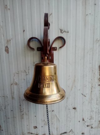Campana de Bronce con Soporte Forjado