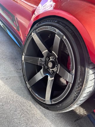 Llantas Cosmis Racing S1 5x120 con neumatico