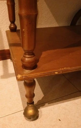 Camarera de madera con ruedas