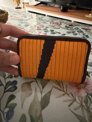 Monedero Parfois Naranja y Negro