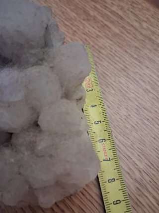 Minerale grezzo, forse quarzo