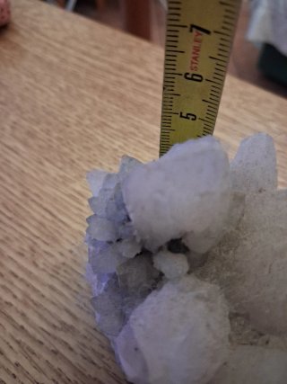 Minerale grezzo, forse quarzo