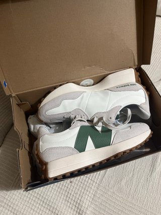 Zapatillas New Balance 327 Verde y Blanco