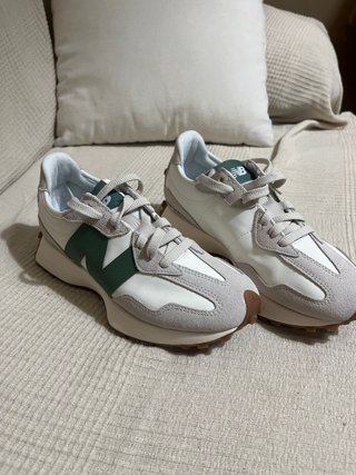 Zapatillas New Balance 327 Verde y Blanco