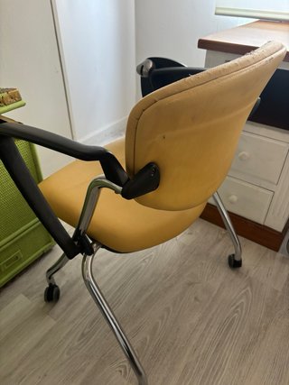 Silla con ruedas y pala