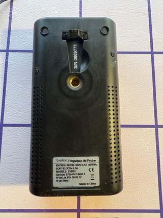 Mini proyector Everline EVD03 portátil