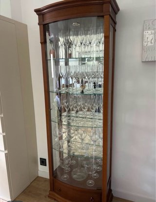COMEDOR COMPLETO: mueble, mesa,  sillas y vitrina.