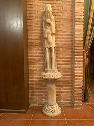 Figura oriental de alabastro