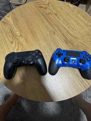 PS4 Pro Usado + 2 Mandos e dos videojuegos