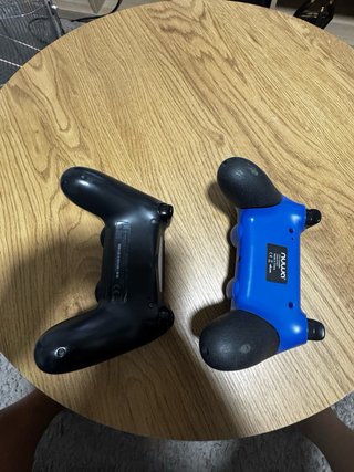 PS4 Pro Usado + 2 Mandos e dos videojuegos