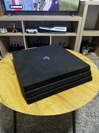 PS4 Pro Usado + 2 Mandos e dos videojuegos