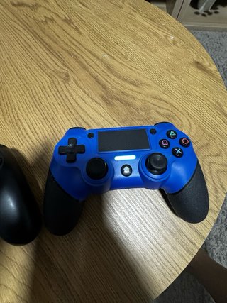 PS4 Pro Usado + 2 Mandos e dos videojuegos