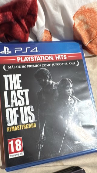 PS4 Pro Usado + 2 Mandos e dos videojuegos