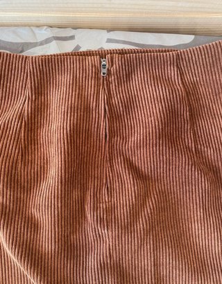 Falda corta Stradivarius marrón
