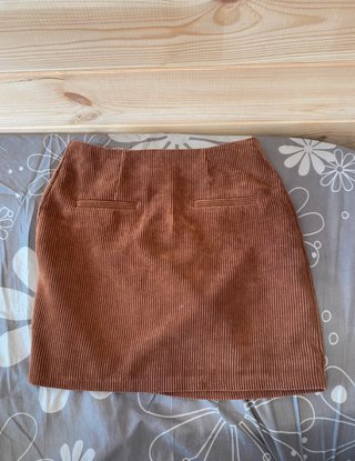 Falda corta Stradivarius marrón