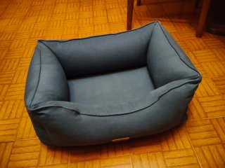 Cama para perro gris