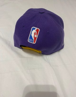 Gorra New Era Lakers Morada y Dorada