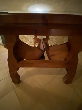 Mesa de bodega de madera rústica