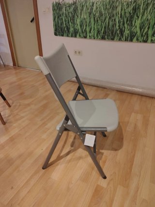 Sillas plegables metálicas y de plástico