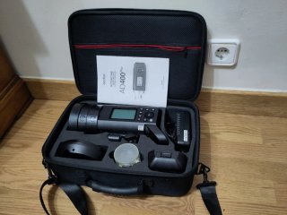 Flash Godox AD400 Pro con accesorios
