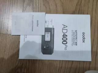 Flash Godox AD400 Pro con accesorios