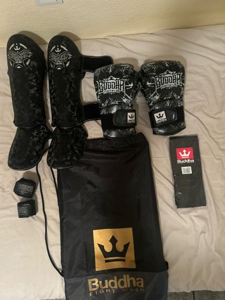 Pack Muay Thai Buddha Guantes y Tibiales