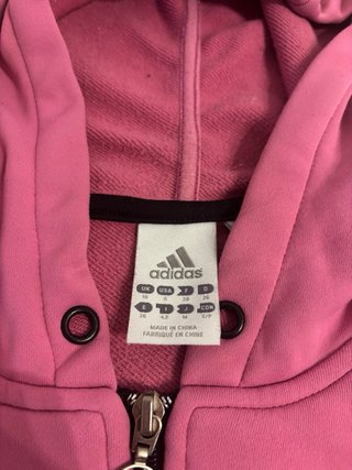Chaqueta Adidas rosa y negra con capucha