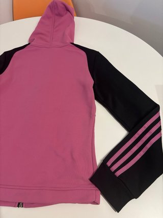 Chaqueta Adidas rosa y negra con capucha