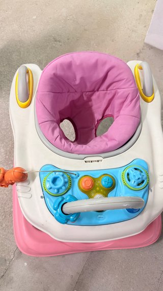 Andador Taca taca para bebé en muy bien estado
