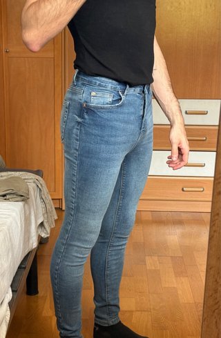 Pantalón vaquero pitillo azul claro