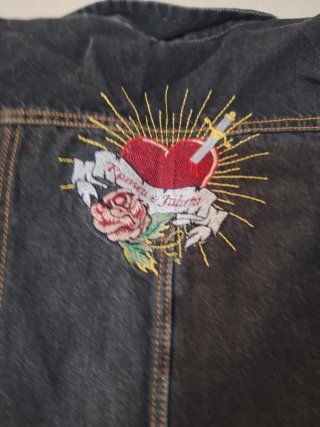 Chaqueta vaquera sin mangas con bordado