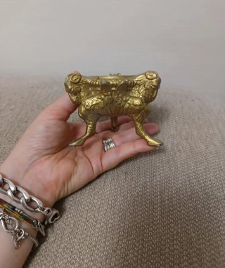 Strano curioso ornamento antico da collezione