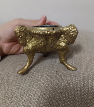 Strano curioso ornamento antico da collezione
