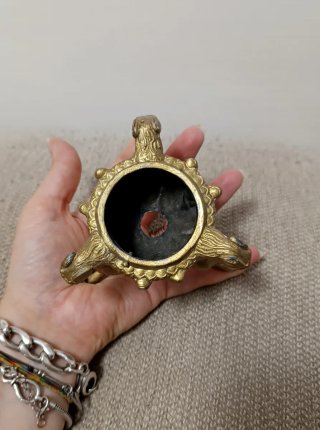 Strano curioso ornamento antico da collezione