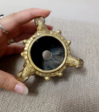 Strano curioso ornamento antico da collezione