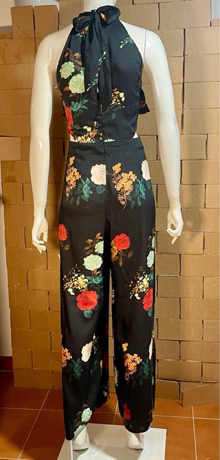 Mono Zara floral halter cut-out talla L