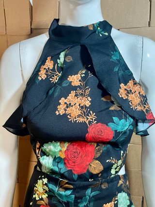 Mono Zara floral halter cut-out talla L