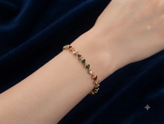 Pulsera dorada corazones cristales