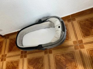 Capazo de bebé gris