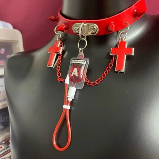 Gargantilla Punk Roja Pinchos Cruces Y2K