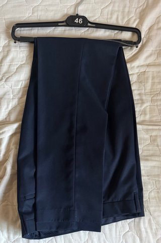 Traje azul marino Kiabi.