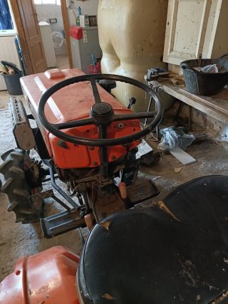 Tractor Kubota con fresadora